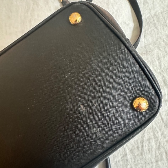 Black Prada Medium Galleria Saffiano Bag - Picture 5 of 16